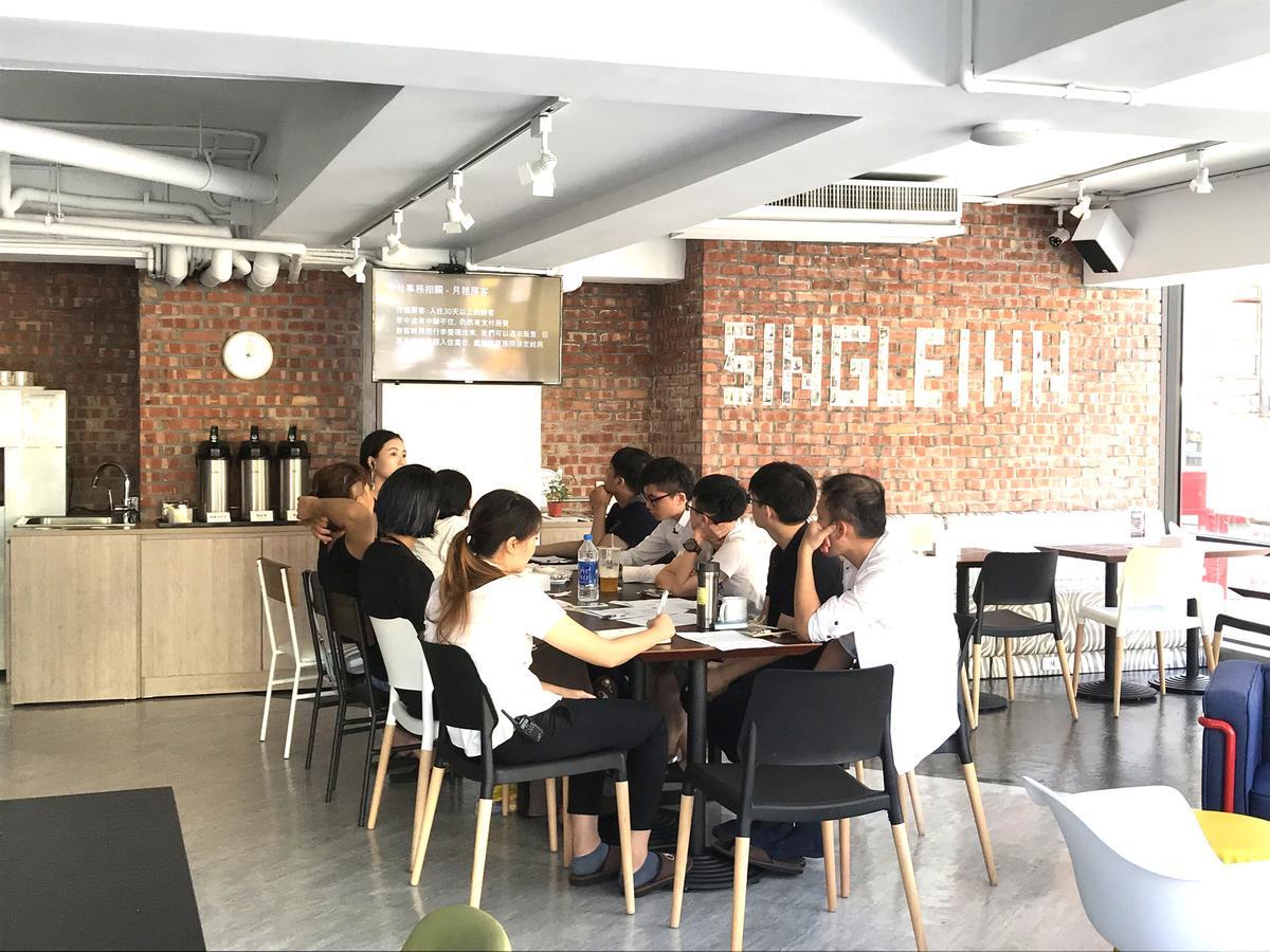 Single Inn-Kaohsiung Station Buitenkant foto